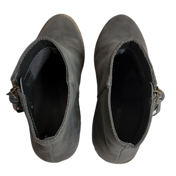 Tucker + Tate grey booties - Picture 4 of 15